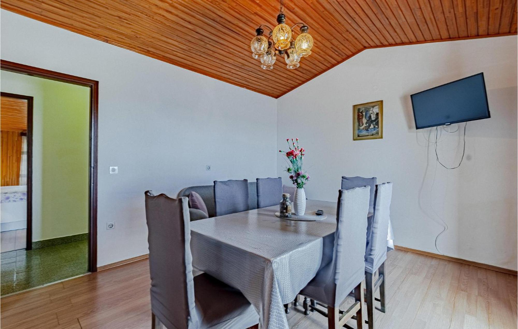 Beautiful Home In Prizba With Kitchen Luaran gambar