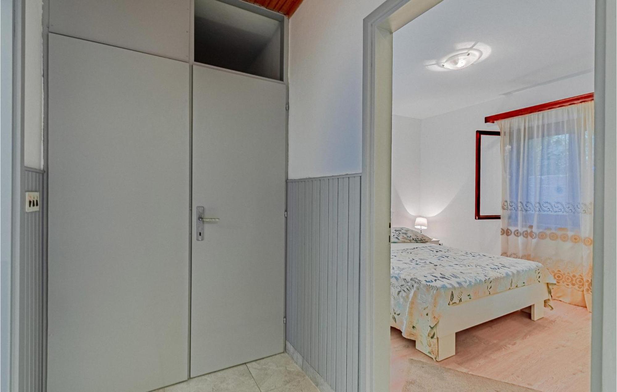 Beautiful Home In Prizba With Kitchen Luaran gambar