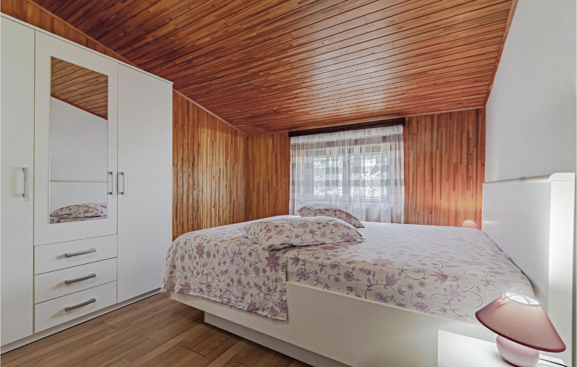 Beautiful Home In Prizba With Kitchen Luaran gambar
