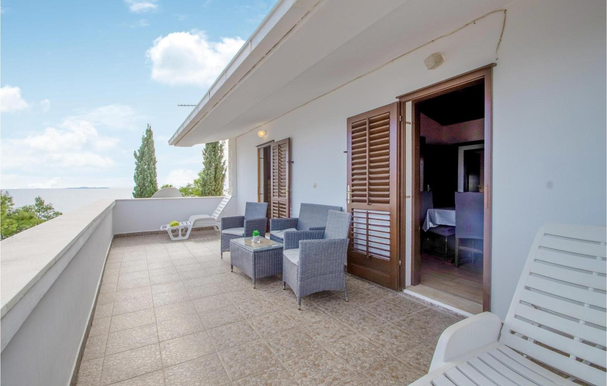 Beautiful Home In Prizba With Kitchen Luaran gambar
